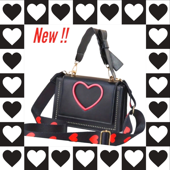 Women's Black and Red Heart-Shaped Design Crossbody Shoulder Bag - Picture 3 of 15